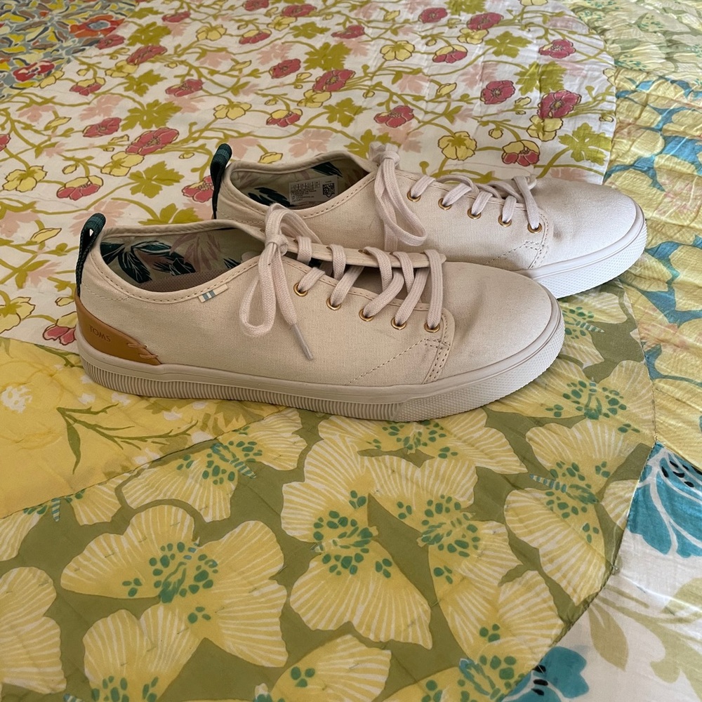 Tom’s sneakers
